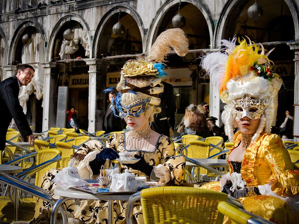 Venice-Carnival-Italy-Masks-disguise-travel
